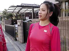 Sorry to interrupt your jogging! Please Let me see your sweaty pussy!