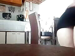 Quel culo sexy vuole qualcosa di duro e grosso