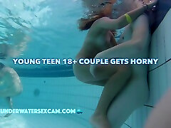 年轻的青少年18喷射流手淫。