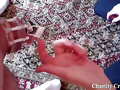 من قصد دارم به کسی را دست انداختن دیک خود را در حالی که قفل شده است و در عفت