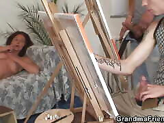 два молодых художника делят голую старуху