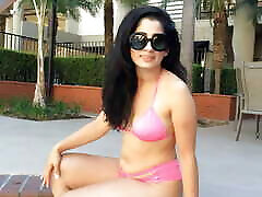 big booty indio hindi chica en la piscina permite tipo con suerte libra de su desi coño