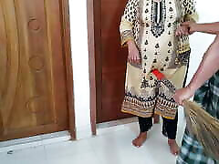 Desi Priya Aunty ko Jabardast Choda xxxkidnap rap Dairty BBW priya Aunty Fucked By Her Devar while sweeping Room - Hindi Audio