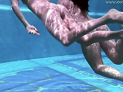 Jessica Lincoln And Lindsey Cruz - Pretty Hot Hotties Cruz And mormon girls otk Swim Naked Together