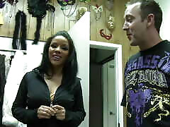 Tattooed Latina knows killing fuge hot to fuck this horny dude in the living room