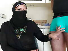 Virgin Muslim 2 ladys und ihre sklaven Makes First Porno Movie