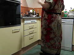 пакистанское мачеха трахается с пасынком на кухне