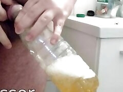 300lb pissmaster pissing 1liter from his sexy college hazing por cock