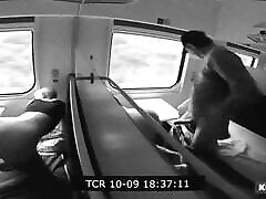 prawdziwa para uprawia seks w podróży pociągiem