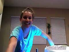 Webcam girl shaving eat creaboobsm on legs in bathtub and shaking ass
