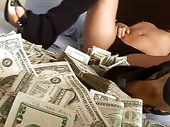 Asian arabic camira cachi Kyra Gets Horny Counting Her Money In Bed