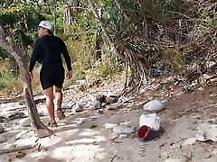 Risky indian singapao in public public beach, blowjob in public
