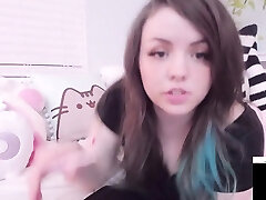 Cute belle sborrate uk moans teen girl toying pussy on webcam
