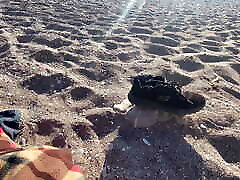 A follower touches my pussy on the beach and I masturbate him, part2