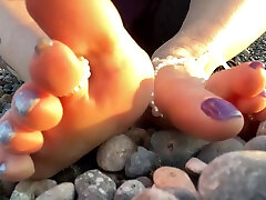 Feet butt braless From Mistress Lara At The Beach - Perfect Toes In Jewelry