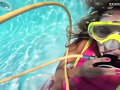 Cute Teen Irina Poplavok Swims Naked Underwater