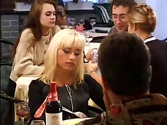 Bitch blonde fucking a pontedera italia in a restaurant