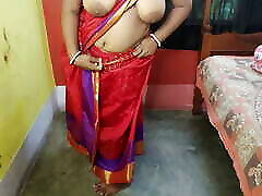 indiano sizzling mamma mostrando lei succoso micio in rosso sharee