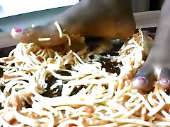 Italian slave get his food: spaghetti and lasagne of black yadira hernandez feet!