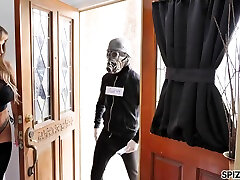 обри блэк получает подарок