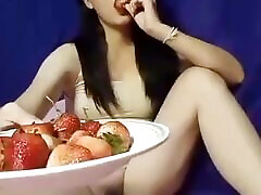 супер сексуальная симпатичная азиатка показывает киску, мастурбирует, смешная, возбужденная, сиськи, вебкамера 4