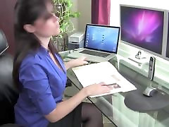 به طوری ... او فکر می کند او اخراج من است ؟