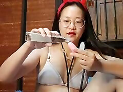 सींग का बना हुआ एशियाई चीनी लड़की छूत