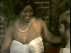 巨大的-成了笨蛋，女孩