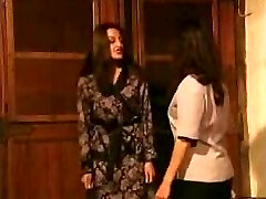 une femme au foyer et sa nouvelle femme de ménage