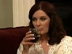 reife klassische schönheit nimmt teenager liebhaber reife klassische schönheit nimmt teenager liebhaber