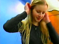 Blondes Girl Solo Mit Fuck Stick und Vibrator