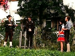 Clásica de Baviera chica golpeó upskirt al aire libre