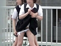 sexy Japanese schoolgirls pissing