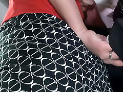 A Married Woman's Globes Stick to a Student's Body on a Crowded Bus! The Wife's Sexual Desire Is Ignited by the Knob