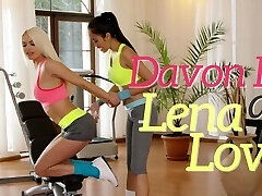 Asian fitness coach licks light-haired Milf