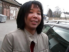 Amateur hausfrau und ihr Dildo Delphino