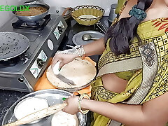 Roti banate samay jor se dhakka lagaya ek sath do kam