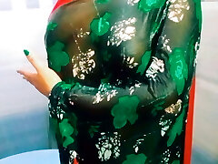 bhabi douche me nahate wakt pisab kar diya