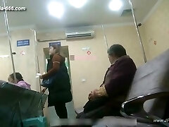 peeping chinese woman to go to the clinic for an injection.1
