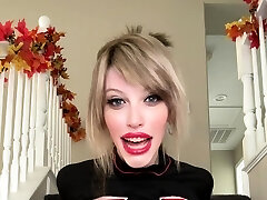 femminile bionda ladyboy con grandi tette succhiare il cazzo e analed