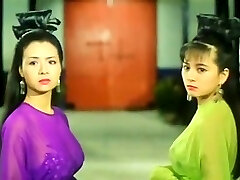 китайская оргия с сексуальной и худенькой азиатской красоткой в ее спальне