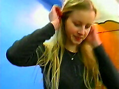 Blondes Girl Solo Mit Dildo und Massager 