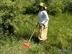 He takes a granny out into the woods and fucks her vintage pussy
