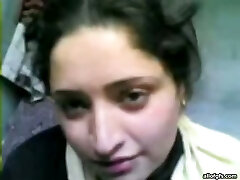 une secrétaire arabe de 29 ans adore souffler et baiser après une dure journée de travail