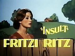 порочный секс со всей натуральной грудастой милфой блондинкой на диване