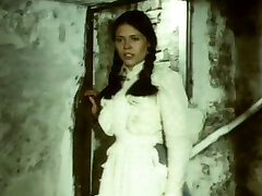 caliente morena sexy vintage sopla la polla y se inclina