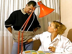 adolescente rubia de francia es aplastada por dos varillas duras adolescente rubia de francia es aplastada por dos varillas duras