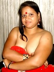 Naughty chunky girlfriend strips naked