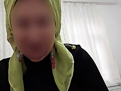 Turkish mature woman doing oral hookup