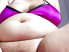 MILF pleasing herself